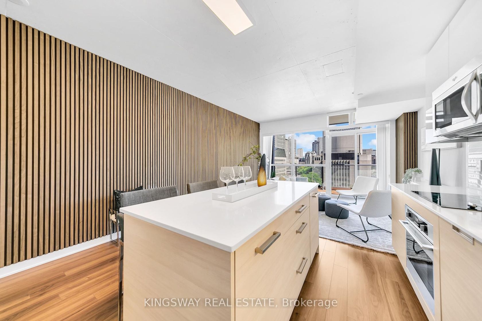 911 - 210 Simcoe Street, Chinatown, Toronto by Loree Meneguzzi Real Estate 911 - 210 Simcoe Street, Chinatown, Toronto