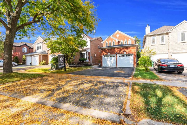 Photo 1 at 5513 Holbrook Road, Central Erin Mills, Mississauga
