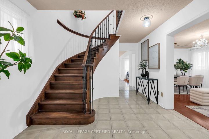 Photo 2 at 5513 Holbrook Road, Central Erin Mills, Mississauga