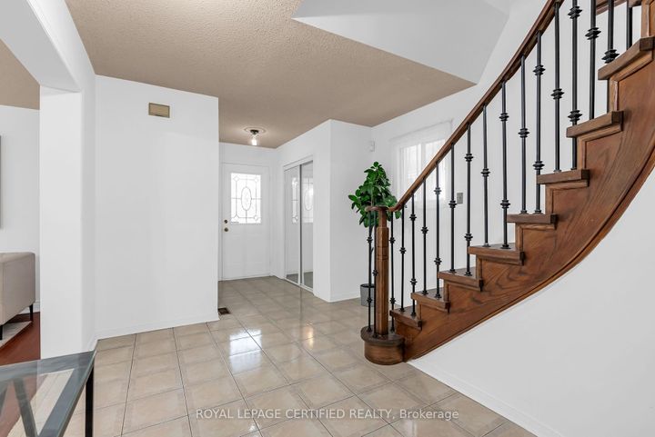 Photo 3 at 5513 Holbrook Road, Central Erin Mills, Mississauga
