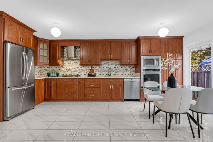 Photo 18 at 5513 Holbrook Road, Central Erin Mills, Mississauga
