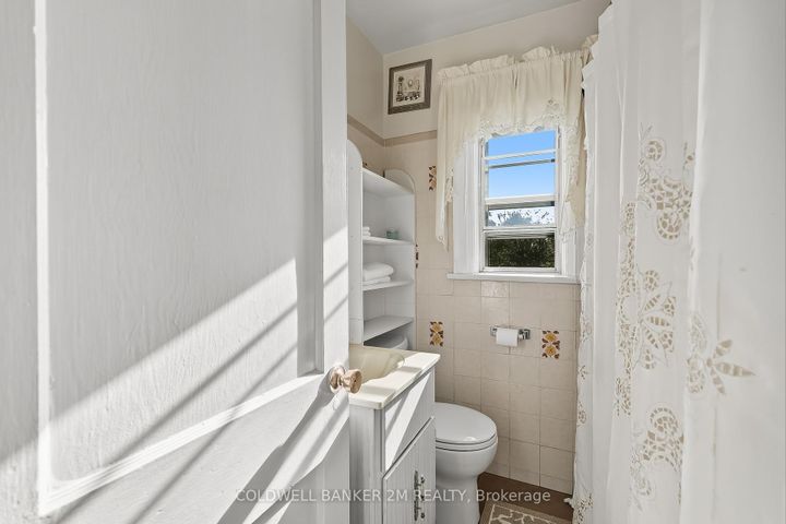 Photo 16 at 20 Coates Avenue, Oakwood Village, Toronto