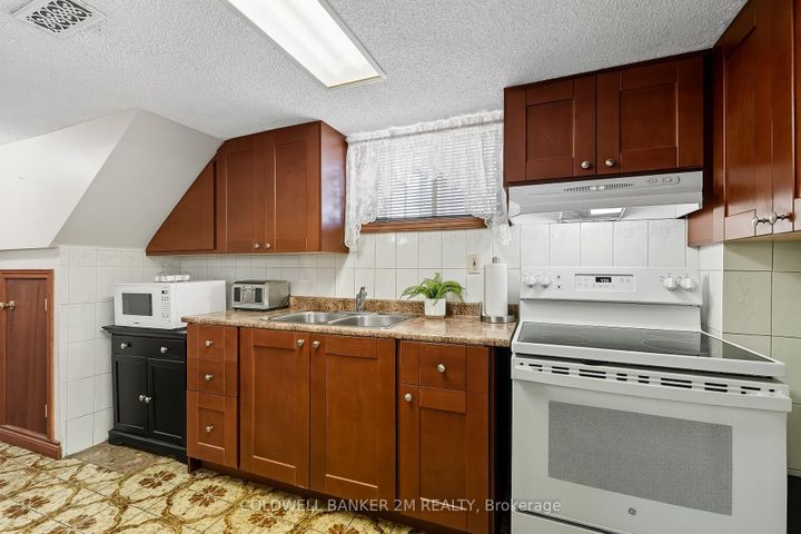 Photo 18 at 20 Coates Avenue, Oakwood Village, Toronto