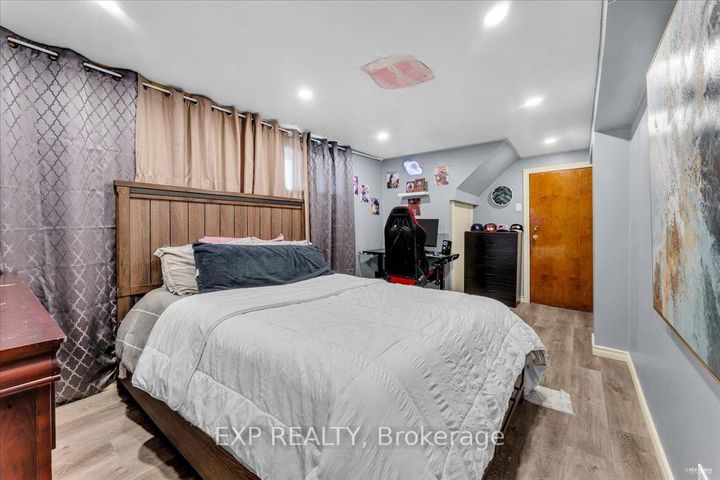 Photo 34 at 21 Kanarick Crescent, Jane Heights, Toronto