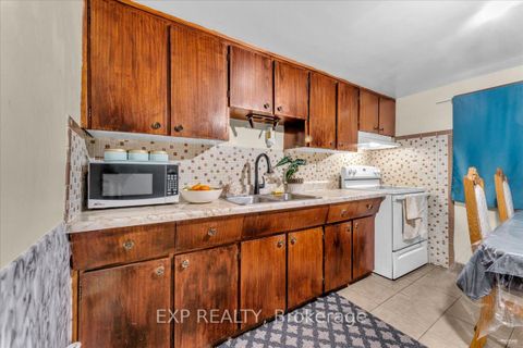 Photo 32 at 21 Kanarick Crescent, Jane Heights, Toronto