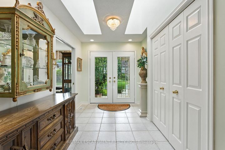 Photo 2 at 1104 Crofton Way, Tyandaga, Burlington
