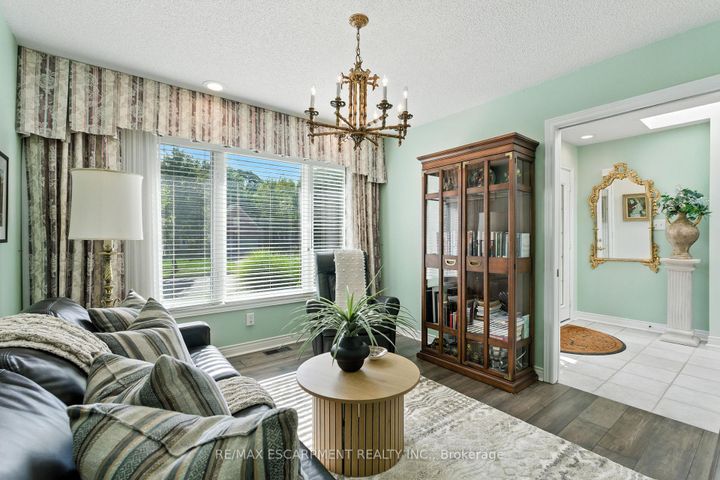 Photo 5 at 1104 Crofton Way, Tyandaga, Burlington