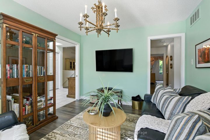 Photo 6 at 1104 Crofton Way, Tyandaga, Burlington