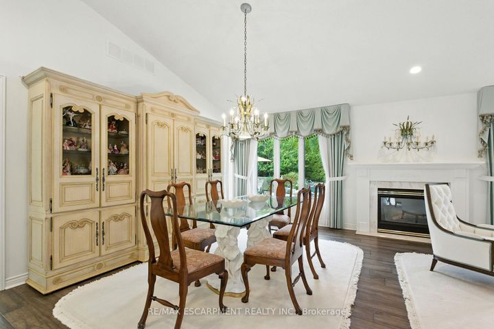 Photo 11 at 1104 Crofton Way, Tyandaga, Burlington