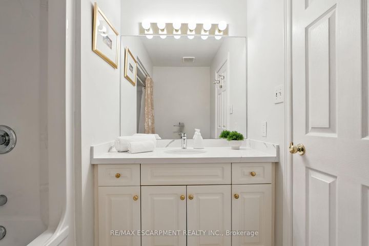 Photo 18 at 1104 Crofton Way, Tyandaga, Burlington