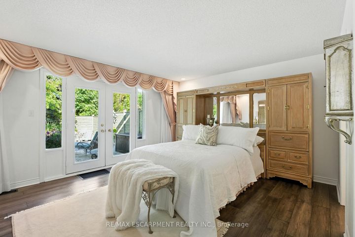 Photo 22 at 1104 Crofton Way, Tyandaga, Burlington