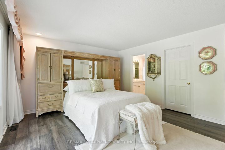 Photo 23 at 1104 Crofton Way, Tyandaga, Burlington