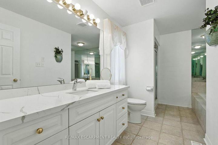 Photo 24 at 1104 Crofton Way, Tyandaga, Burlington