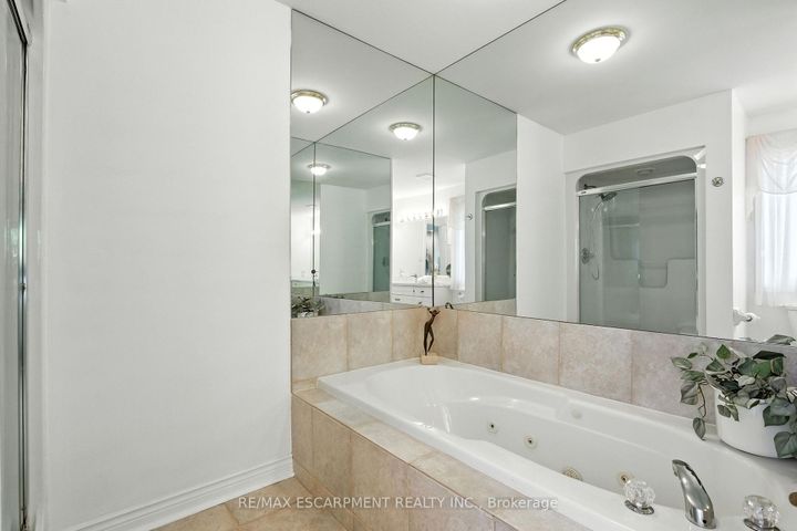 Photo 25 at 1104 Crofton Way, Tyandaga, Burlington