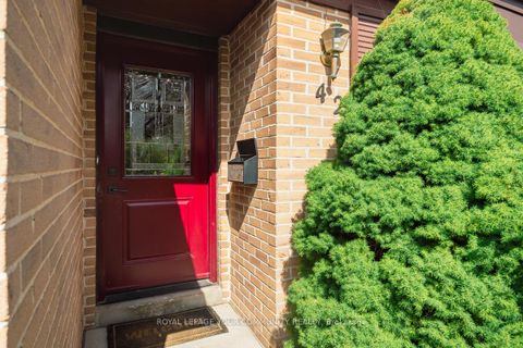 Photo 1 at 42 Lillooet Crescent, North Richvale, Richmond Hill