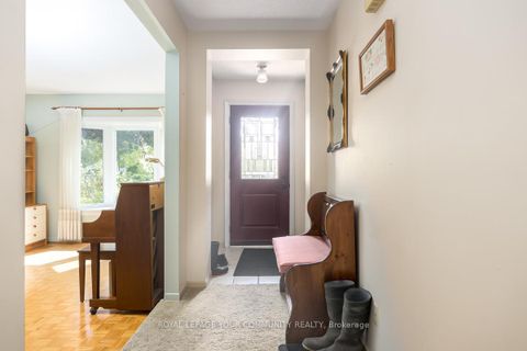 Photo 2 at 42 Lillooet Crescent, North Richvale, Richmond Hill