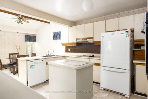 Photo 4 at 42 Lillooet Crescent, North Richvale, Richmond Hill