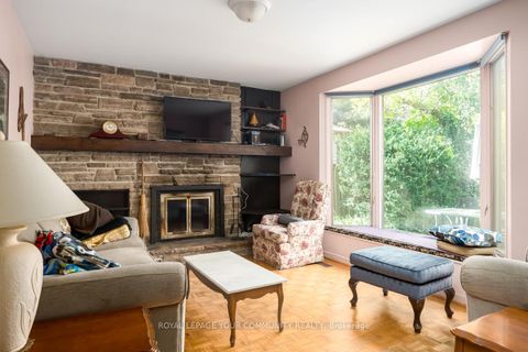 Photo 12 at 42 Lillooet Crescent, North Richvale, Richmond Hill