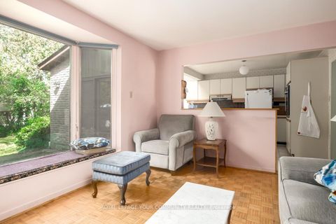 Photo 14 at 42 Lillooet Crescent, North Richvale, Richmond Hill