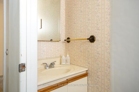 Photo 15 at 42 Lillooet Crescent, North Richvale, Richmond Hill