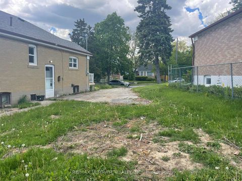 Photo 1 at 11 Flamingo Crescent, Amesbury, Toronto