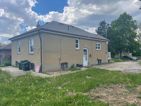 Photo 2 at 11 Flamingo Crescent, Amesbury, Toronto