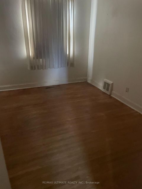 Photo 4 at 11 Flamingo Crescent, Amesbury, Toronto
