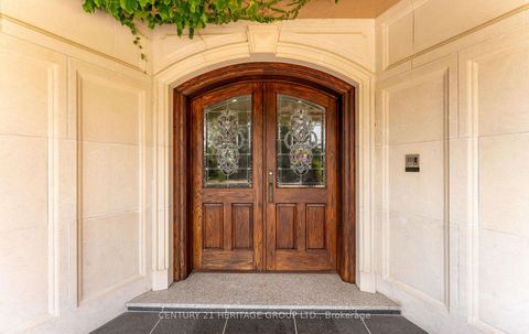 Photo 7 at 150 Collard Drive, King City, King Photo 7 at 150 Collard Drive, King City, King