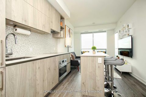 Photo 5 at 2009 - 1 Yorkville Avenue, Annex, Toronto