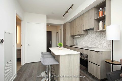 Photo 6 at 2009 - 1 Yorkville Avenue, Annex, Toronto