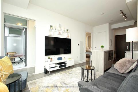 Photo 8 at 2009 - 1 Yorkville Avenue, Annex, Toronto