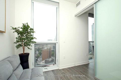 Photo 13 at 2009 - 1 Yorkville Avenue, Annex, Toronto