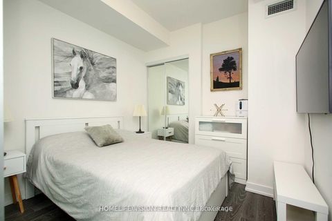 Photo 14 at 2009 - 1 Yorkville Avenue, Annex, Toronto