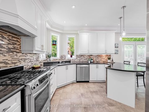 Photo 9 at 130 Innville Crescent, BR Bronte, Oakville