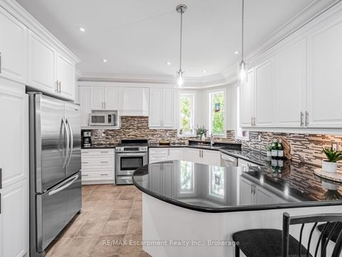Photo 10 at 130 Innville Crescent, BR Bronte, Oakville