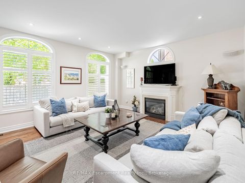 Photo 13 at 130 Innville Crescent, BR Bronte, Oakville
