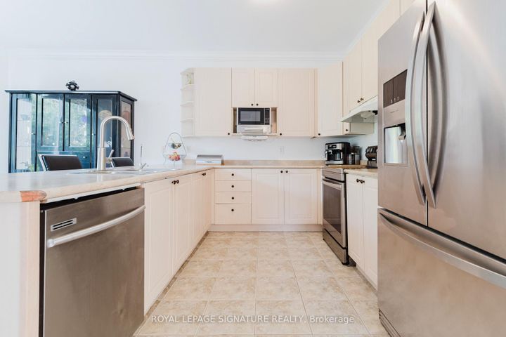 Photo 6 at 49 Carnoustie Crescent, Jefferson, Richmond Hill
