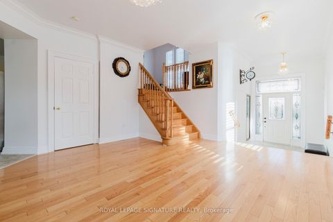 Photo 4 at 49 Carnoustie Crescent, Jefferson, Richmond Hill