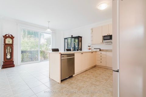 Photo 5 at 49 Carnoustie Crescent, Jefferson, Richmond Hill