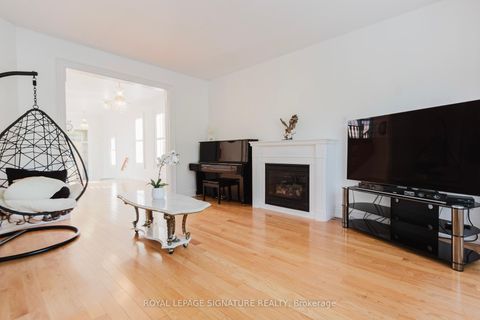 Photo 10 at 49 Carnoustie Crescent, Jefferson, Richmond Hill