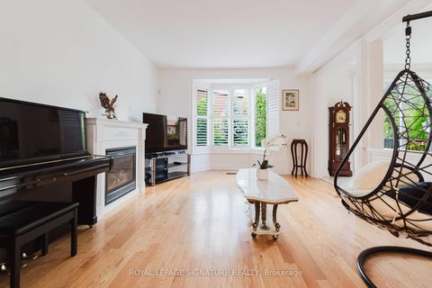 Photo 11 at 49 Carnoustie Crescent, Jefferson, Richmond Hill
