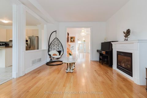 Photo 13 at 49 Carnoustie Crescent, Jefferson, Richmond Hill