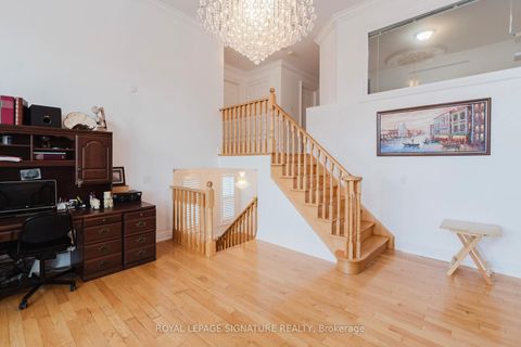 Photo 14 at 49 Carnoustie Crescent, Jefferson, Richmond Hill