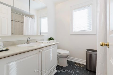 Photo 19 at 49 Carnoustie Crescent, Jefferson, Richmond Hill