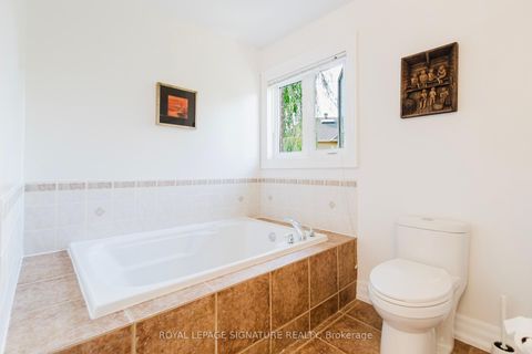 Photo 24 at 49 Carnoustie Crescent, Jefferson, Richmond Hill