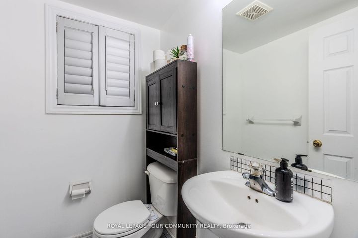 Photo 3 at 22 Panama Place, Bram East, Brampton