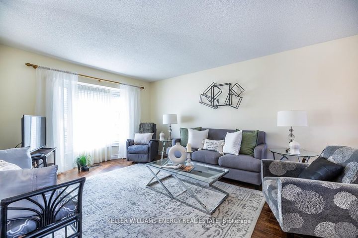 Photo 4 at 623 Dunrobin Court, McLaughlin, Oshawa