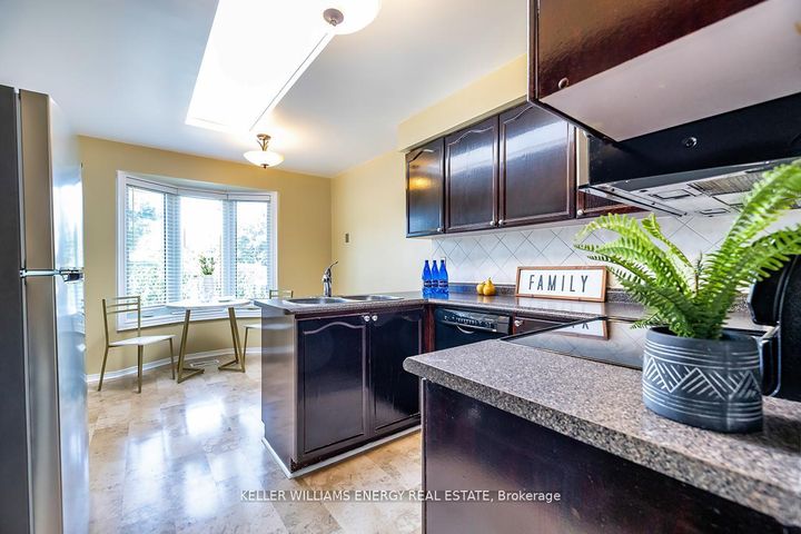 Photo 10 at 623 Dunrobin Court, McLaughlin, Oshawa