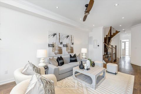 Photo 3 at 82 Dundonald Trail, Glenway Estates, Newmarket