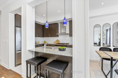 Photo 5 at 82 Dundonald Trail, Glenway Estates, Newmarket